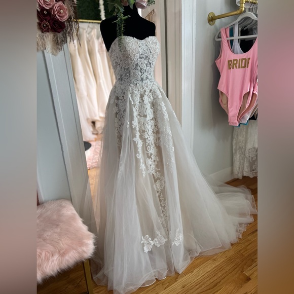 David’s Bridal Lave Wedding Dress - Picture 3 of 5